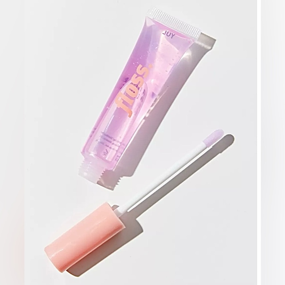 Floss My New Favorite Lip Gloss (YUL)